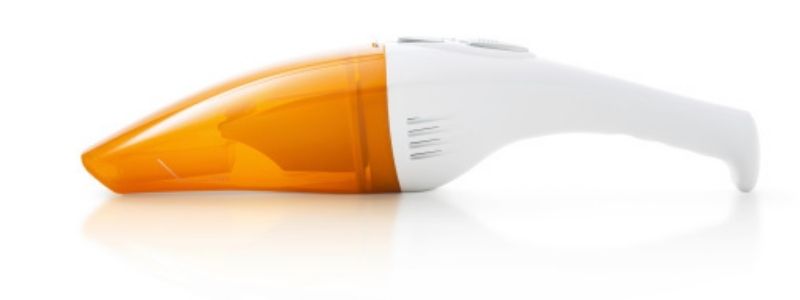 un aspirateur portable blanc et orange